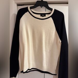 Monrow contrast black and cream crew sweater